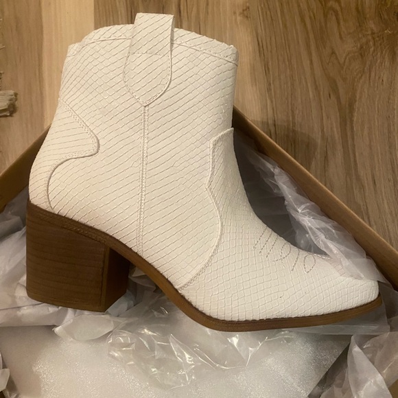 White Western Booties - Picture 2 of 8